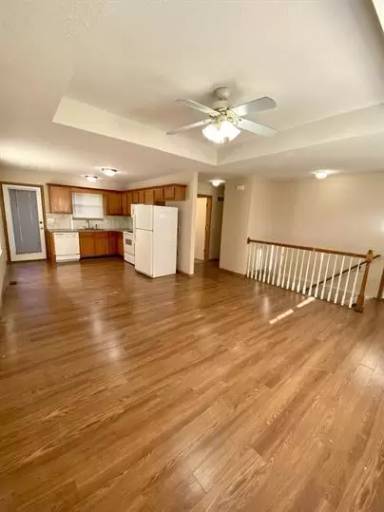 Main picture of 902 Mission Rd