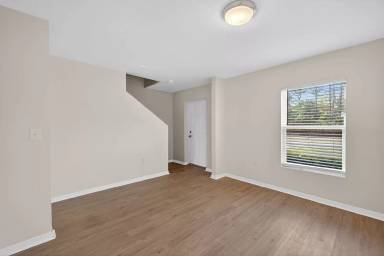 Main picture of 921 Jacaranda Pkwy E