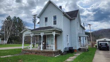 Main picture of 1501 W Henley St