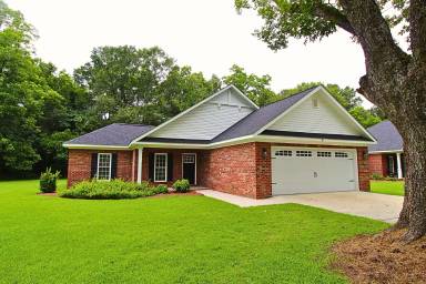 Main picture of 15 Grove Cir