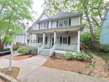 Main picture of 100 Glenlake Commons Dr