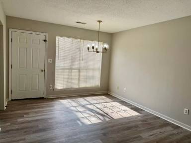 Main picture of 301 Hillsboro Ln