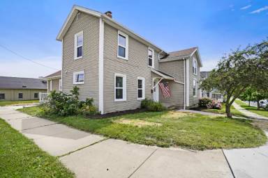 Main picture of 225 E Jefferson St