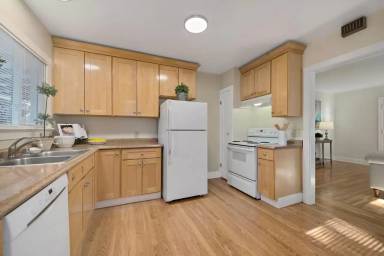 Main picture of 415 W Dana St