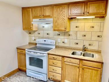 Main picture of 240 E Water St