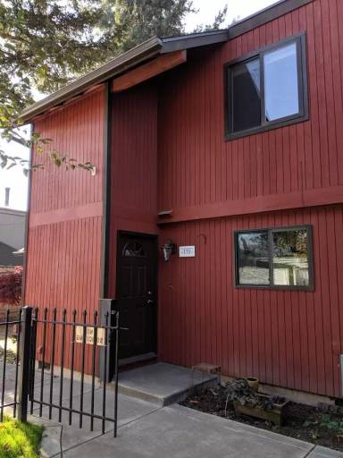 Main picture of 170 Ash St