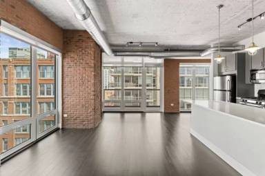 Main picture of 888 S Clark St