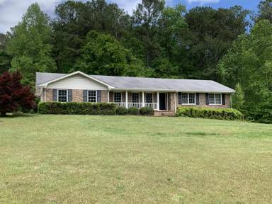 Main picture of 160 Redwood Cir