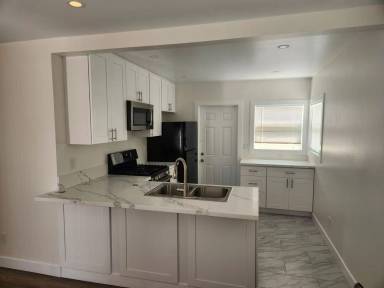 Main picture of 8809 Rose St