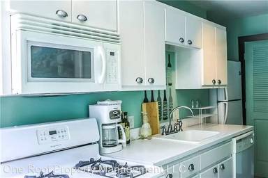 Main picture of 4528 Broadway