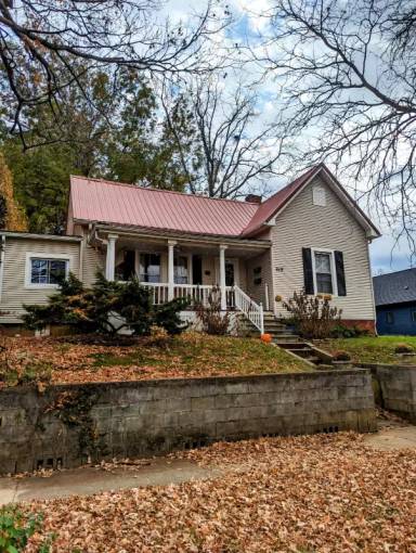 Main picture of 419 W Maple St