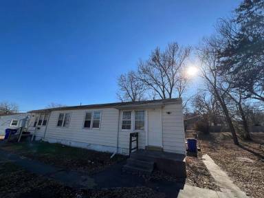 Main picture of 709 W 1st St