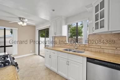 Main picture of 7951 Moonshadow Cir