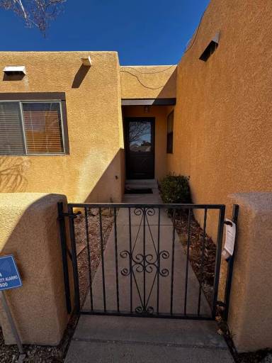 Main picture of 5728 Manzanillo Loop NE