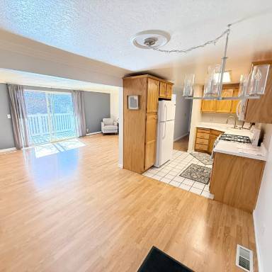 Main picture of 886 E Maple Crest Ct