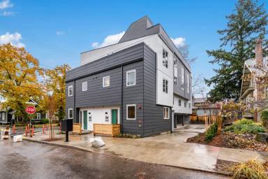 Main picture of 18 NE Killingsworth St