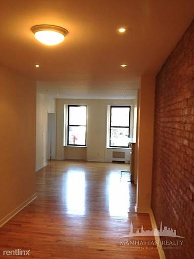 Main picture of 11 E 7th St