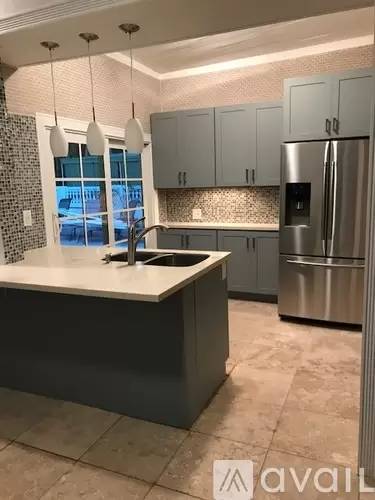 Main picture of 901 White St