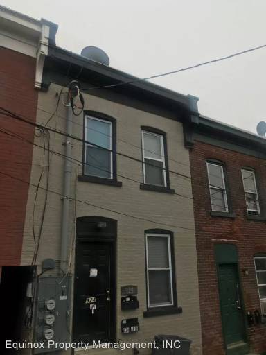 Main picture of 920 E Morton St