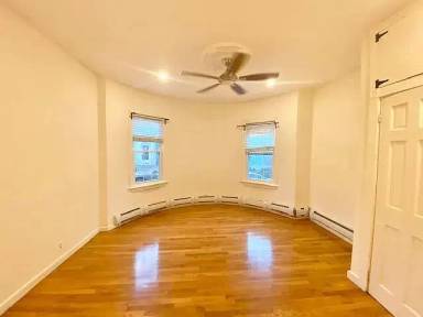 Main picture of 45 School St