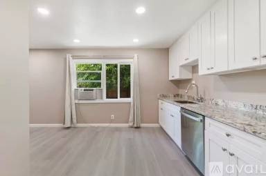 Main picture of 323 N P St