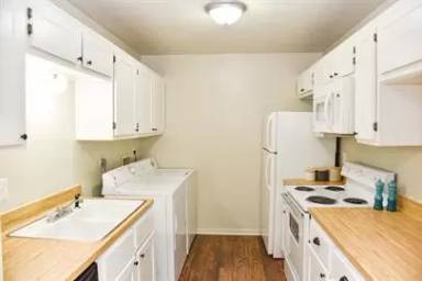 Main picture of 700 Navarro Dr