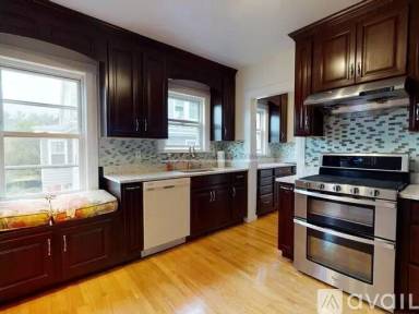 Main picture of 195 Lake St
