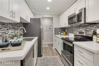 Main picture of 11006 NE 68th St