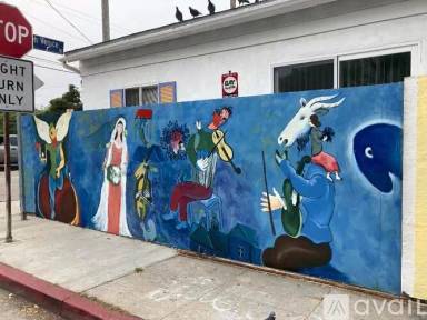 Main picture of 219 N Venice Blvd