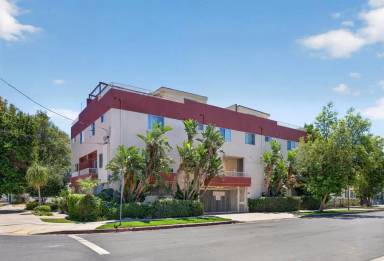 Main picture of 18358 Saticoy St