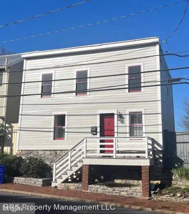 Main picture of 11 S Bentz St