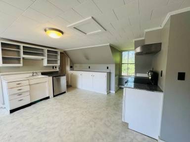 Main picture of 53 Pleasant St