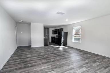 Main picture of 701 E Hanna St