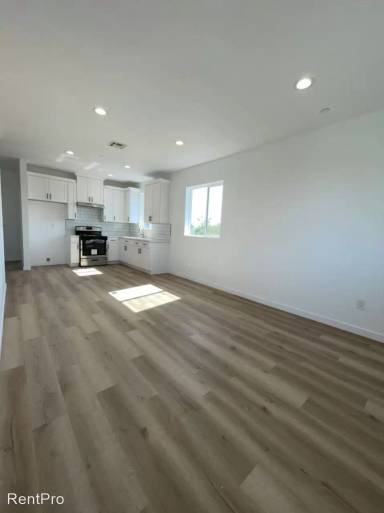 Main picture of 1002 E 33rd St