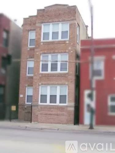Main picture of 2237 W Fullerton Ave