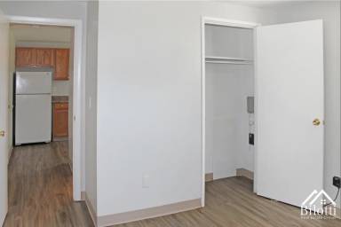 Main picture of 330 School St