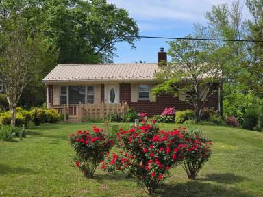 Main picture of 810 Clearview Dr
