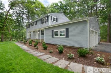 Main picture of 2 Edgewater Dr