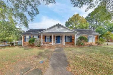 Main picture of 3107 Redwood St