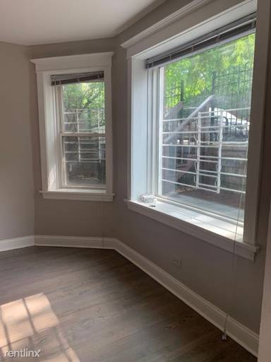 Main picture of 2225 N Leavitt St