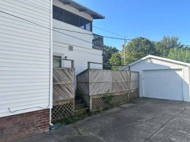 Main picture of 1809 S College St