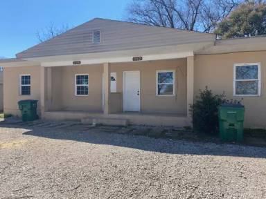 Main picture of 300 W Wood St