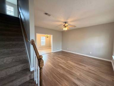 Main picture of 443 Stetson Ct