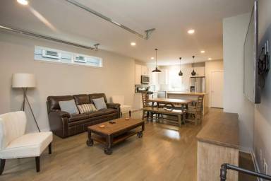 Main picture of 205 Colbert Way