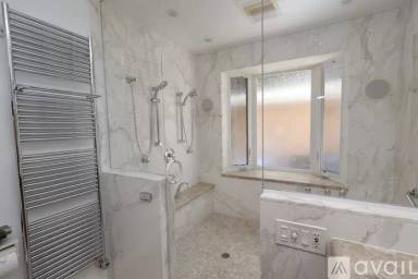 Main picture of 4831 Canoga Ave