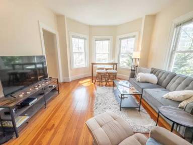 Main picture of 13 Wendell St