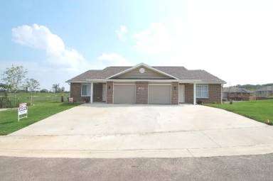 Main picture of 300 W Christy Dr