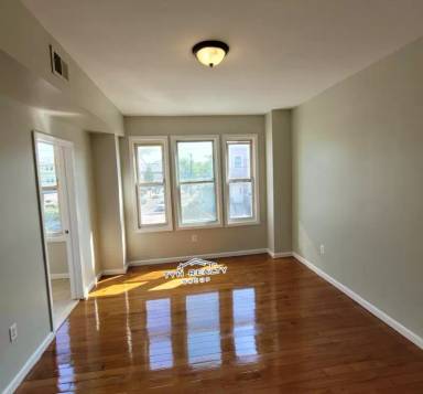 Main picture of 379 Hawthorne Ave