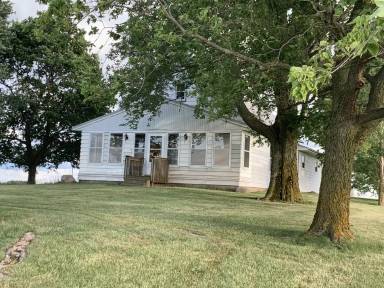Main picture of 537 County Road 2600 N