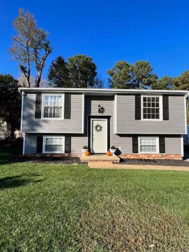 Main picture of 8728 Pine Top Dr